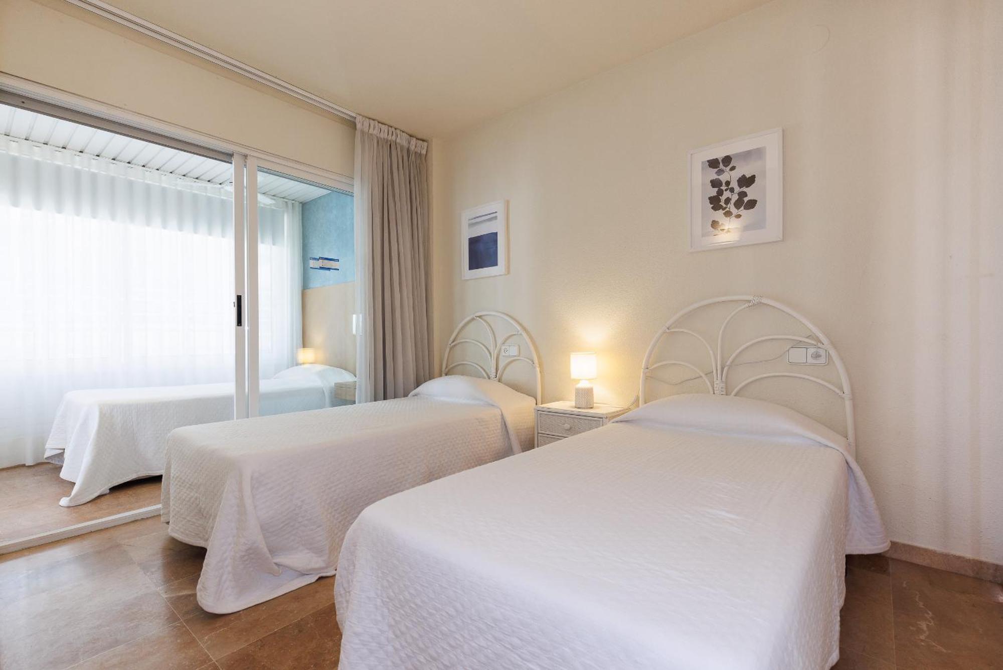 Uhc Center Apartments Salou Room photo