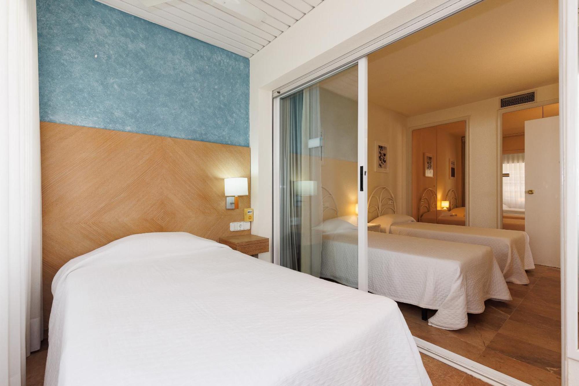 Uhc Center Apartments Salou Room photo